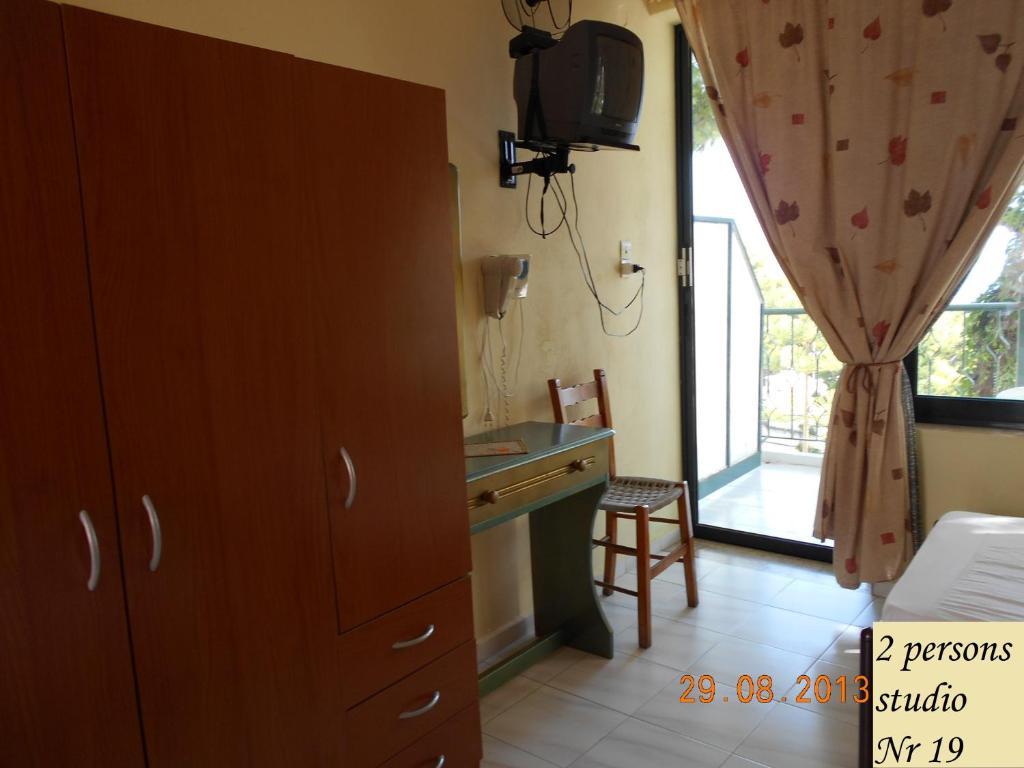 Mina Apartments Poros Town Habitación foto